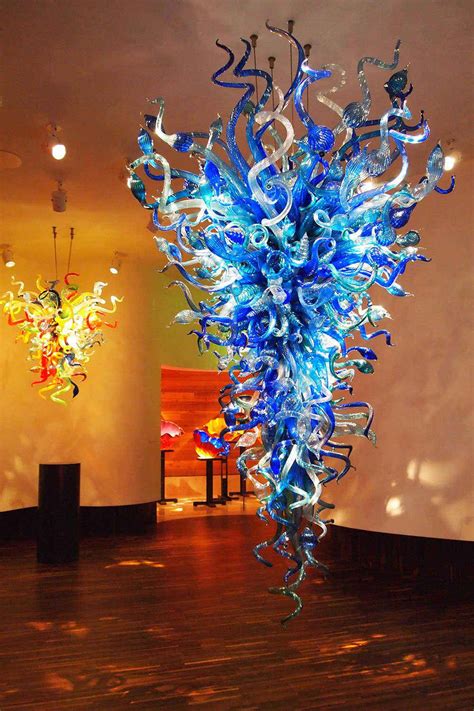 chully|The Colorful, Fantastical World of Dale Chihuly